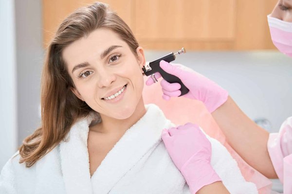 Guide pour accompagner les femmes dans leur quête d’un piercing oreille