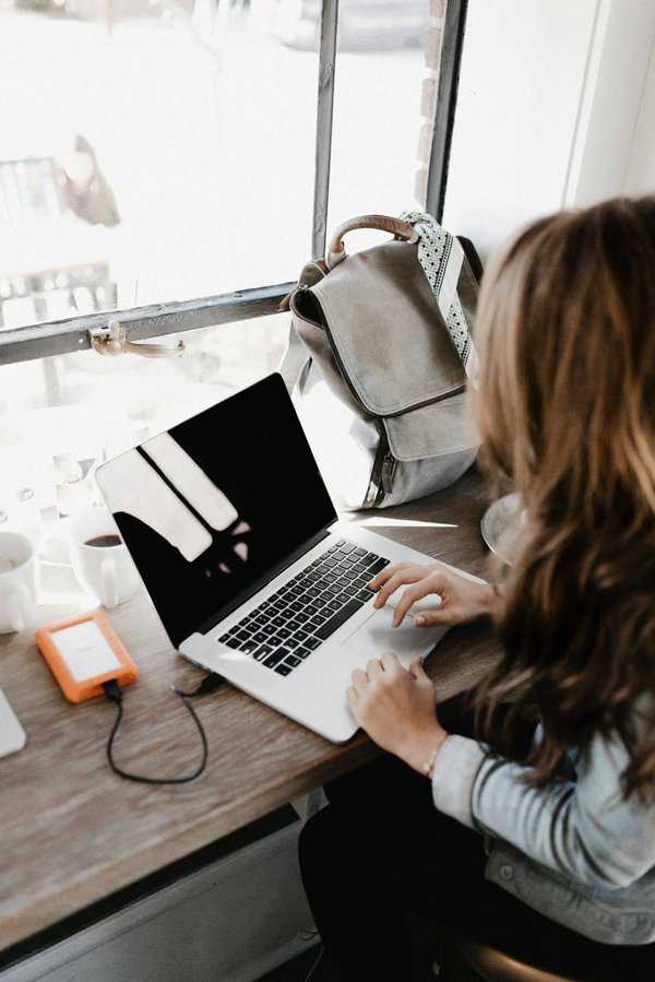 Comment organiser un espace de travail ergonomique à domicile ?